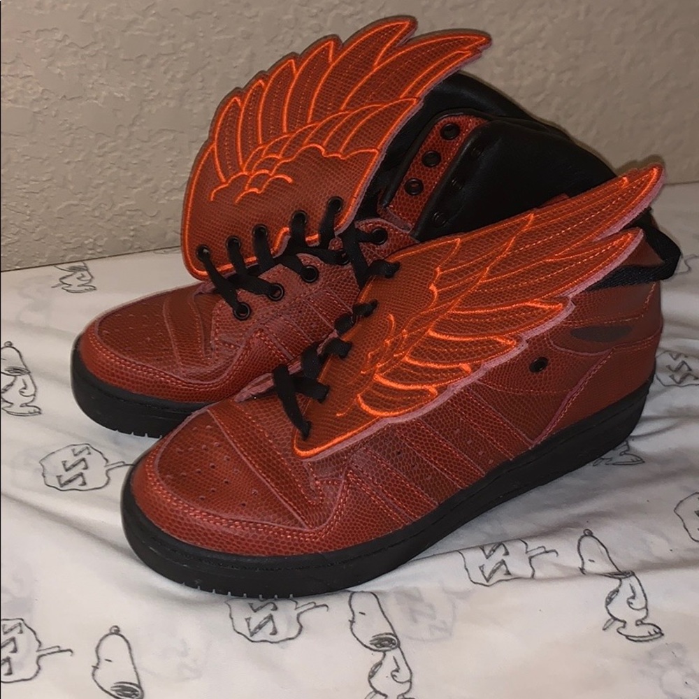 (SOLD)adidas Men's Jeremy Scott Wings B-Ball Shoes
